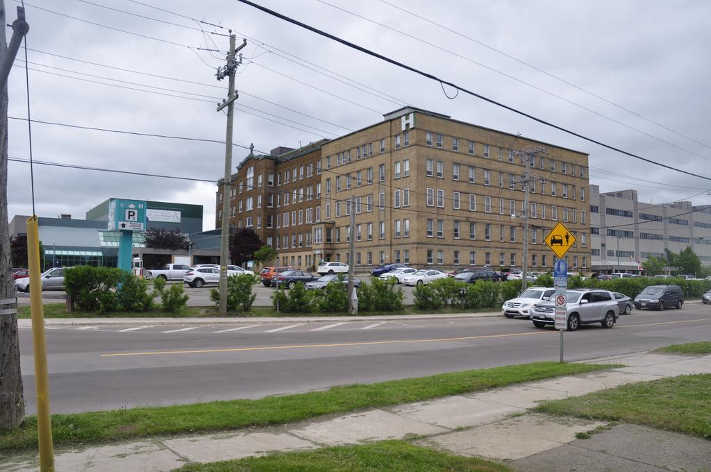 Moncton Suites - Apartments Across Georges Dumont Exterior photo